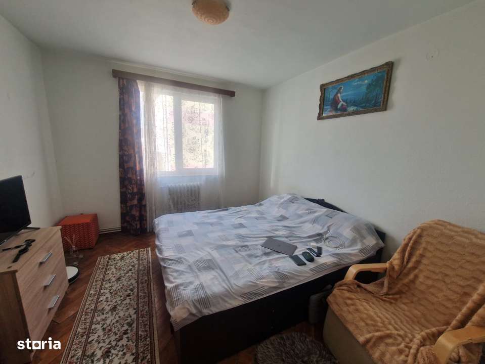 Apartament de 4 camere, decomandat, 96 mp., zona Andrei Muresanu-2