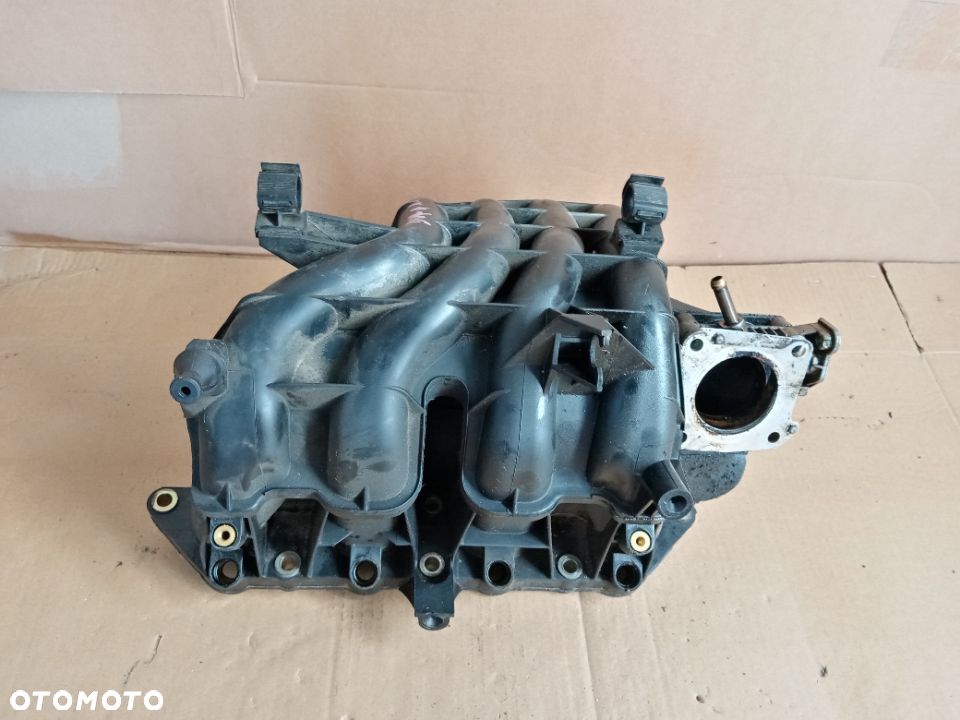 Kolektor ssący VW Bora 1.4 16V 036129711CE - 1