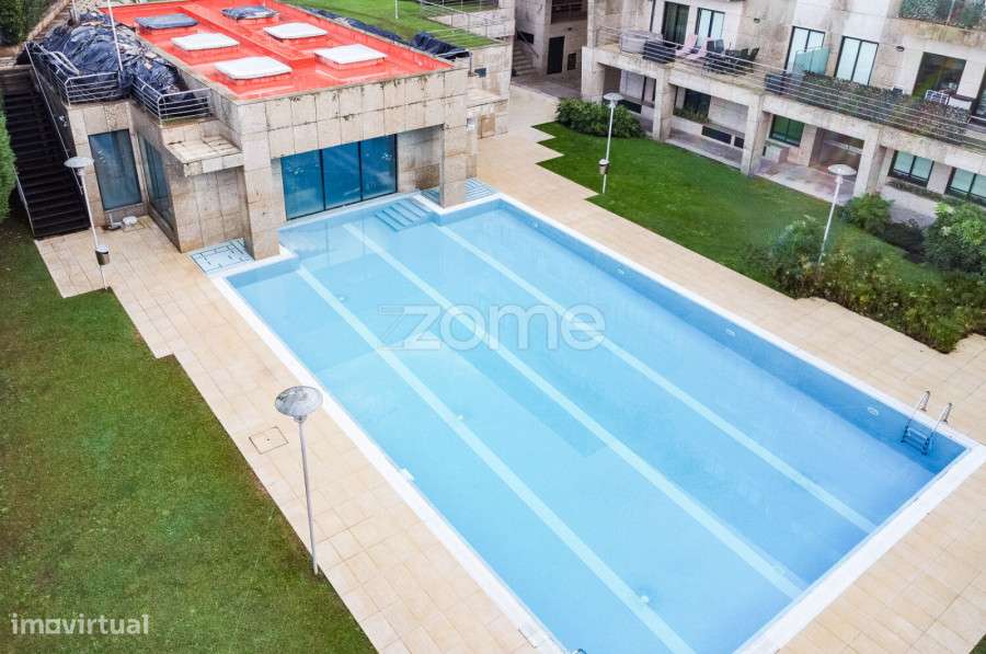 Apartamento T2+1 com Piscinas, Ginásio, Sala de Jogos e 2 Garagens-44