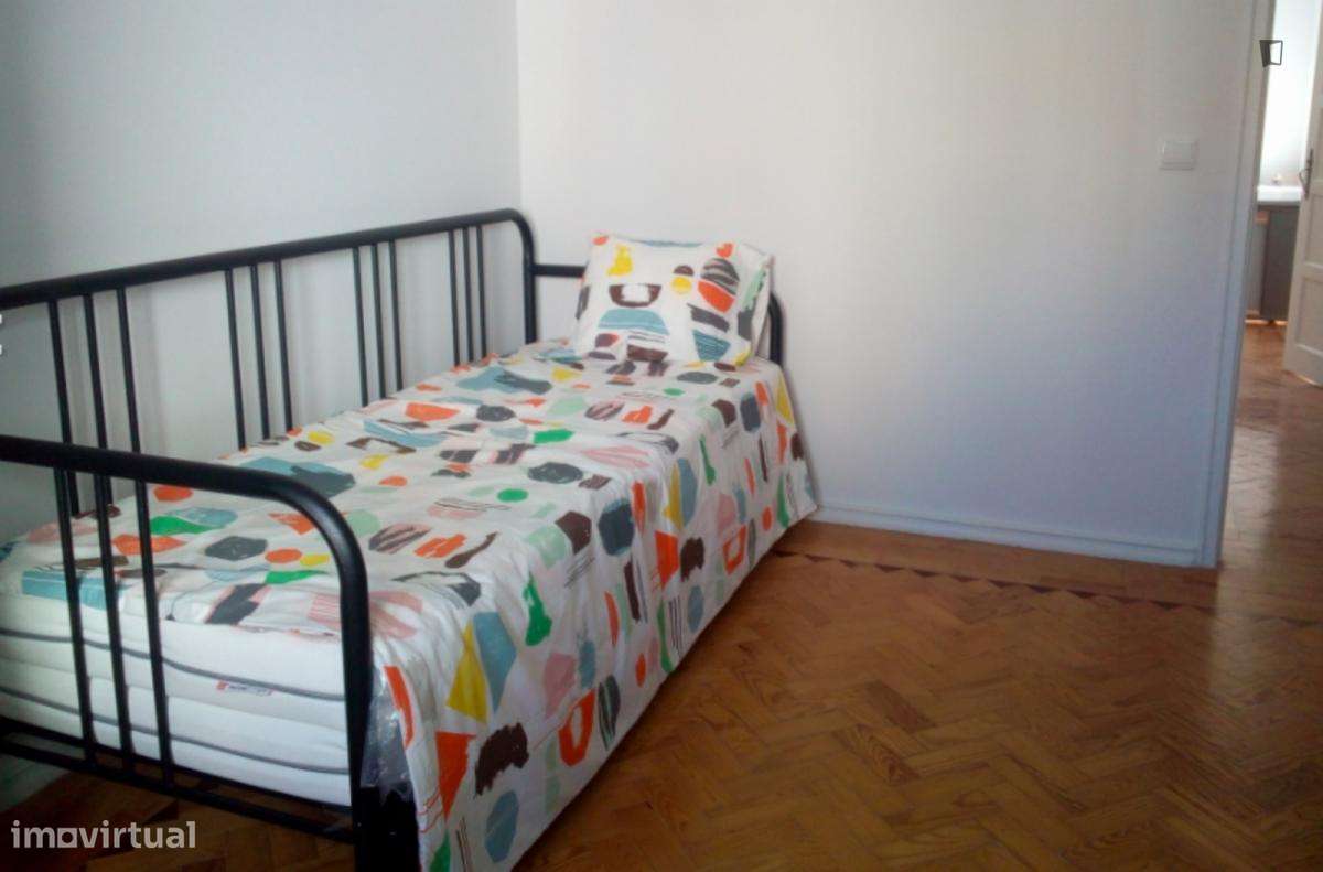 Quarto - localizado em Entrecampos Lisbon - Grande imagem: 4/6