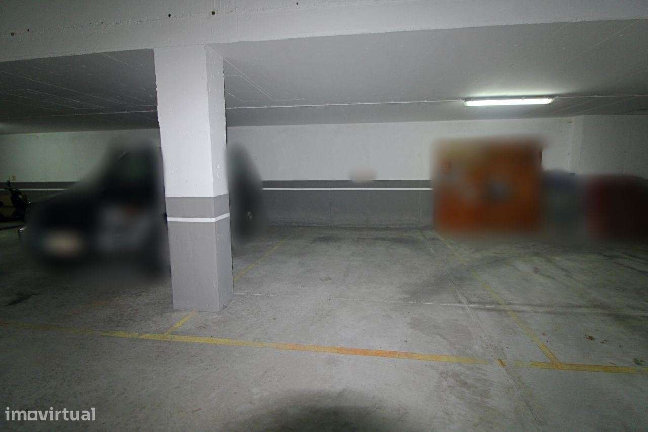 Apartamento T2 com parqueamento e vista de mar.  A 3 minutos da pra...-23
