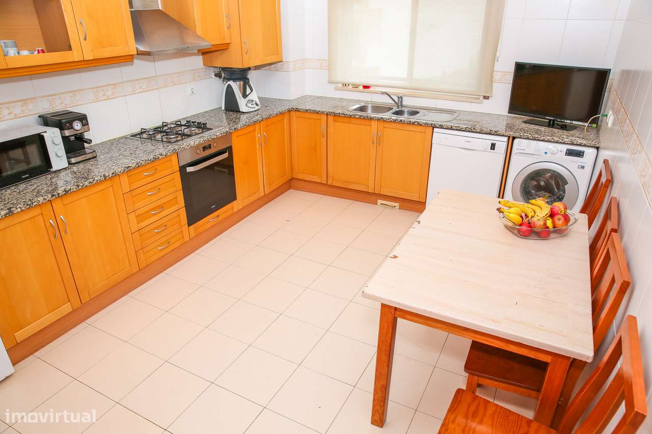 Excelente apartamento T3 com 111m2 no centro da Abrigada-53