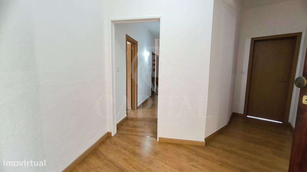 Apartamento T4 nas Mercês-1