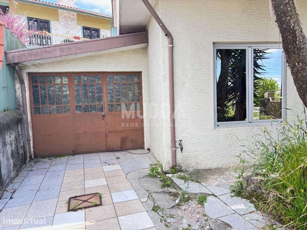 Moradia BI-FAMILIAR com amplas varandas-45