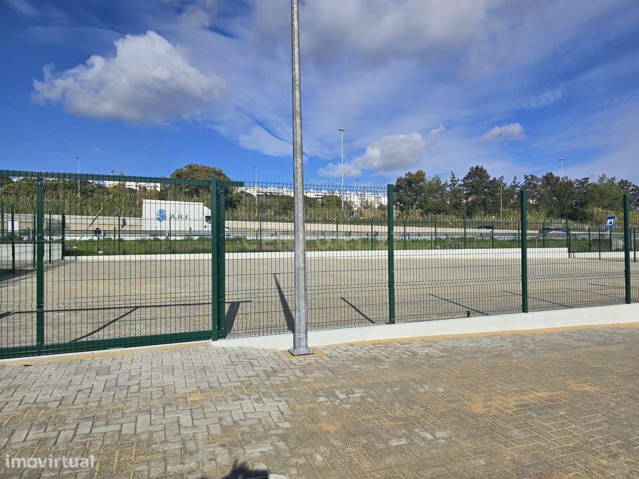 Cedência Espaço de terreno com uma área útil de 700 m²  em Almada  co - Grande imagem: 4/10