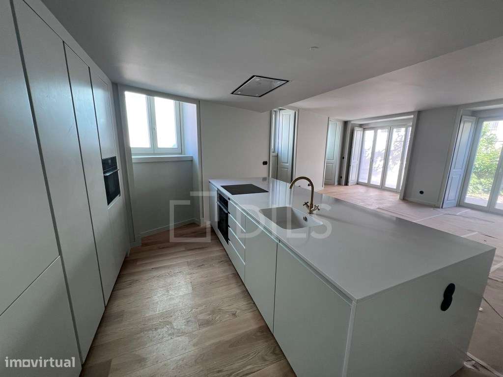 Apartamento T2 duplex com jardim e estacionamento em Lisboa - Grande imagem: 3/21