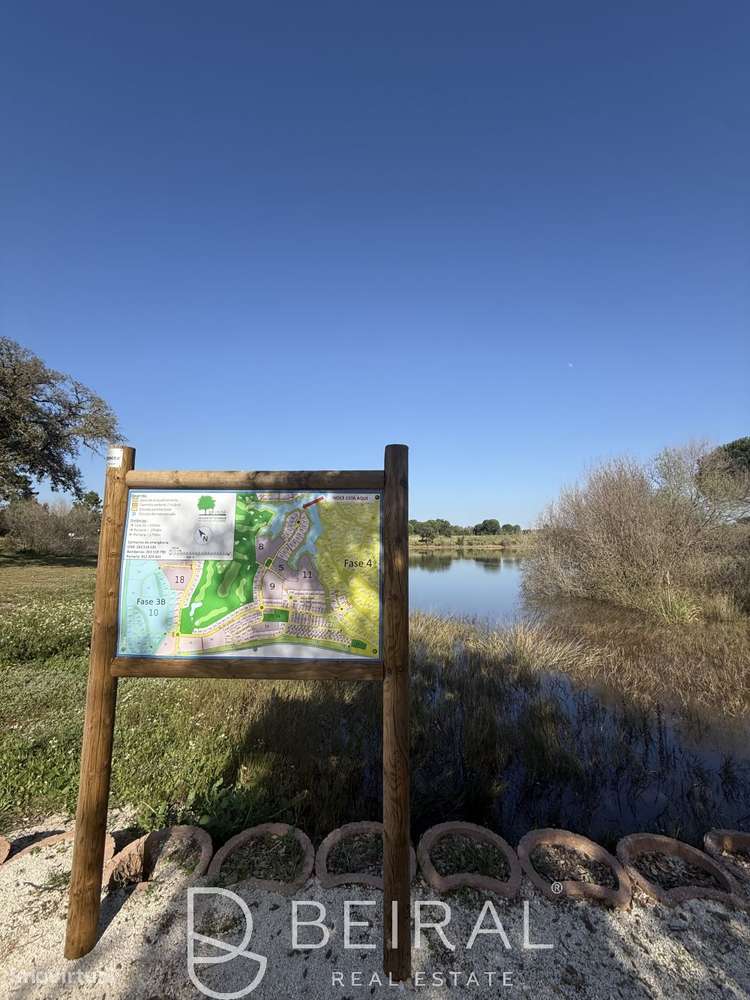 TERRENO DE PRESTÍGIO FRENTE AO LAGO NO GOLF DE SANTO ESTÊVÃO-21