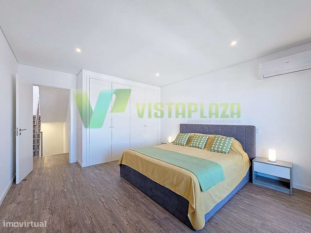 Apartamento Duplex com Terraço e Vista Panorâmica, piscina e garage...-30