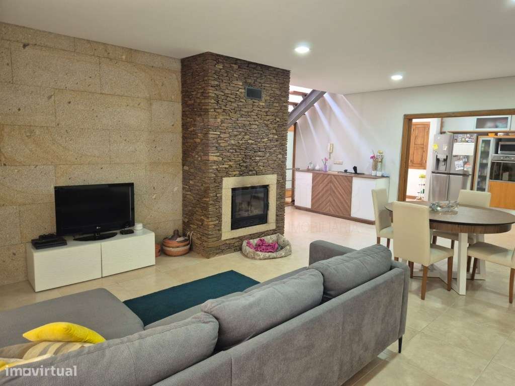 Moradia T4 com Suite, Jardim e Garagem - Centro de Ponte de Lima-23