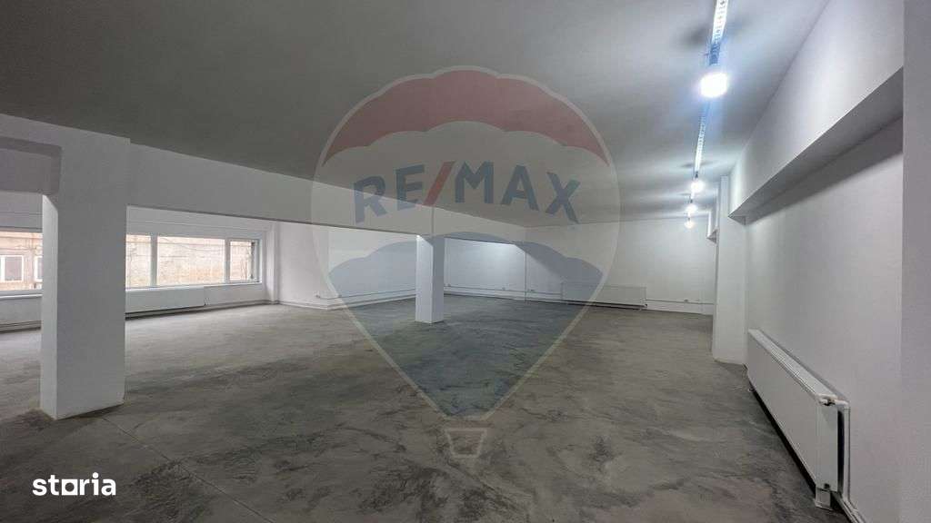 Spatiu comercial de 990mp de inchiriat - Imagine principală: 4/13