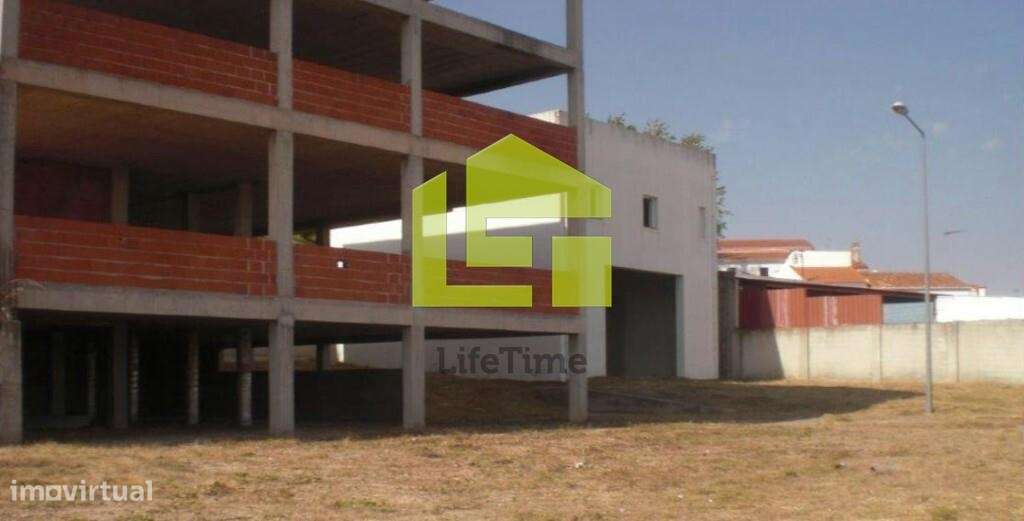 Prédio Urbano no Alvito - Grande imagem: 2/6