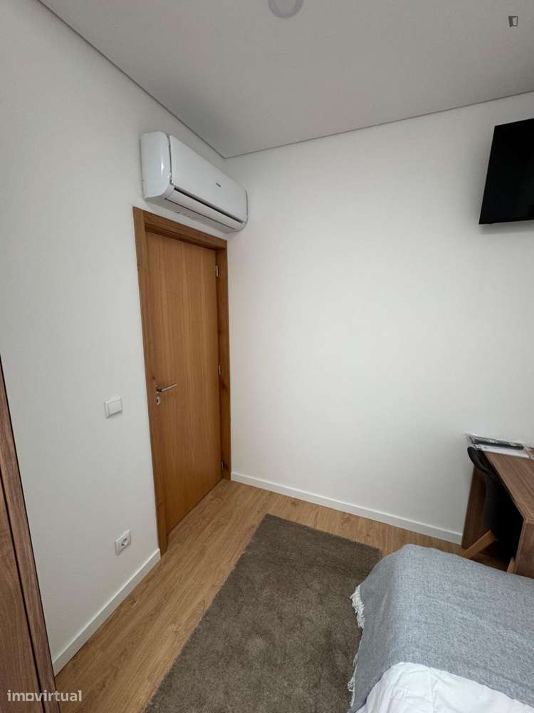 Quarto - localizado em Paranhos Porto - Grande imagem: 4/10