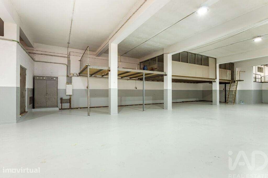 Loja / Estabelecimento Comercial em Casal de Cambra de 1020,00 m2 - Grande imagem: 3/25