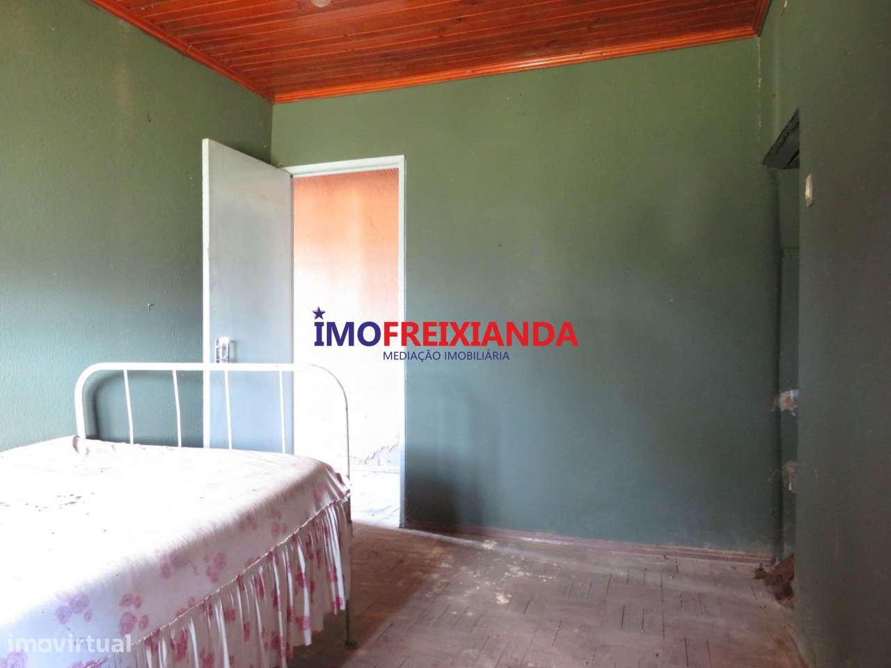 Moradia no centro da Vila da Freixianda-8