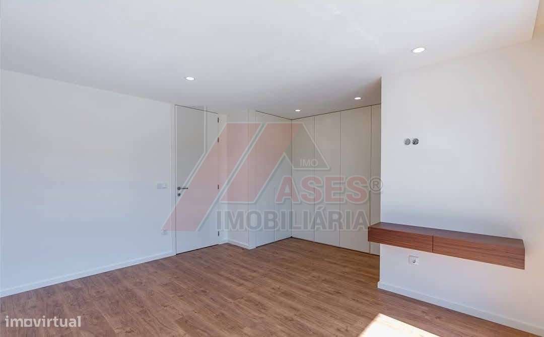 MORADIA EM BANDA T3 EM CONSTRUÇÃO!-10