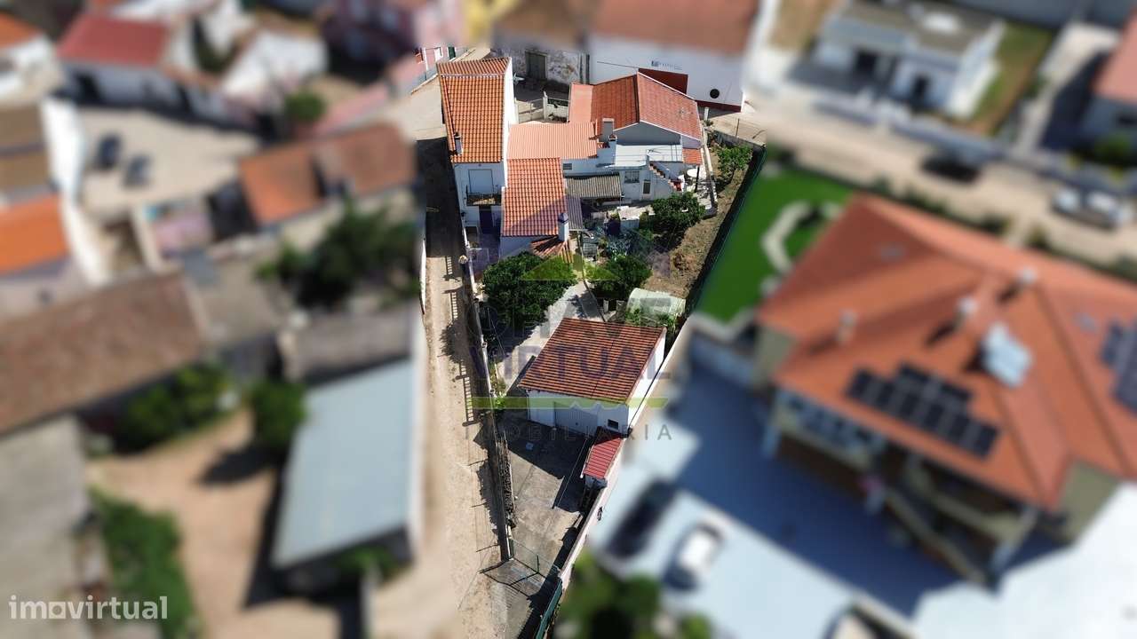 Moradia V2 com Quintal e Sótão Amplo - Famões, Bombarral-40