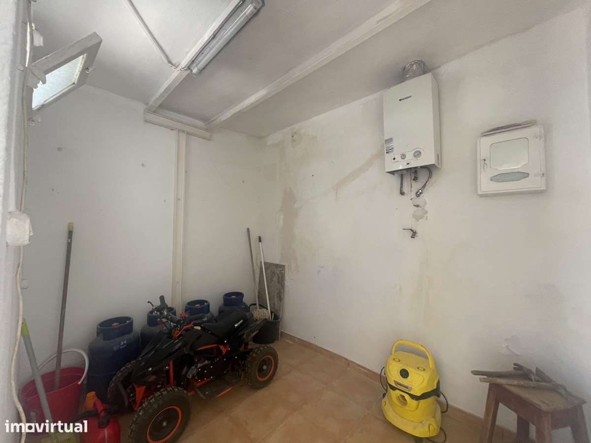 Moradia T4 com quintal-18