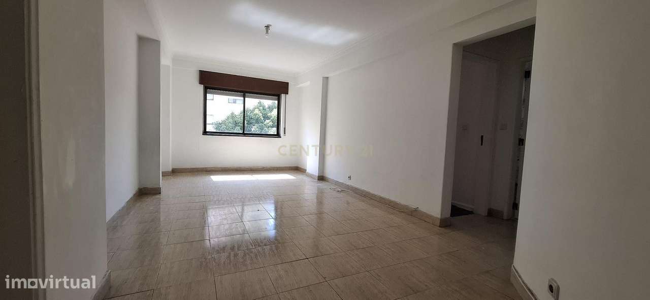 Apartamento T2 - Monte Abraão - Grande imagem: 1/17