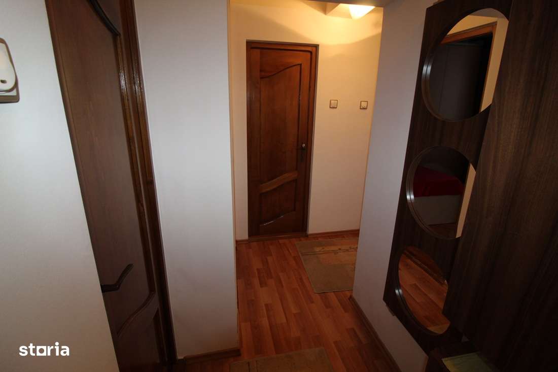 Vând apartament 3 camere în Hunedoara, zona OM-Str.Marțișorului, et.2-12