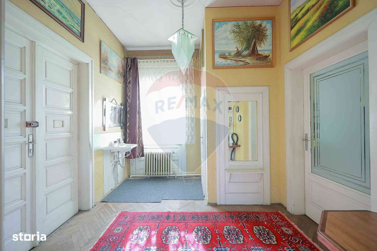 Casă Evreiască de Vânzare, Singur în Curte în zona Ultracentral - Imagine principală: 3/20