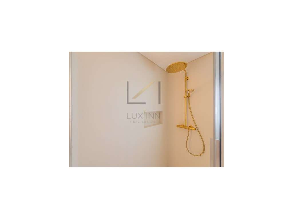 Moradia de Luxo T4 , São Pedro Do Estoril, com Piscina e Garagem-37