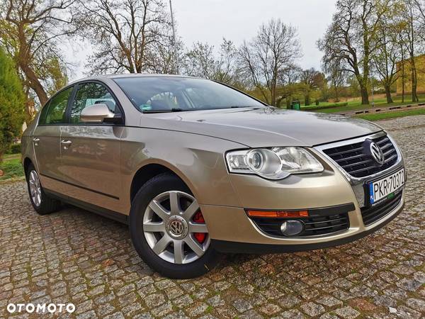 Volkswagen Passat 1.6 Comfortline - 20