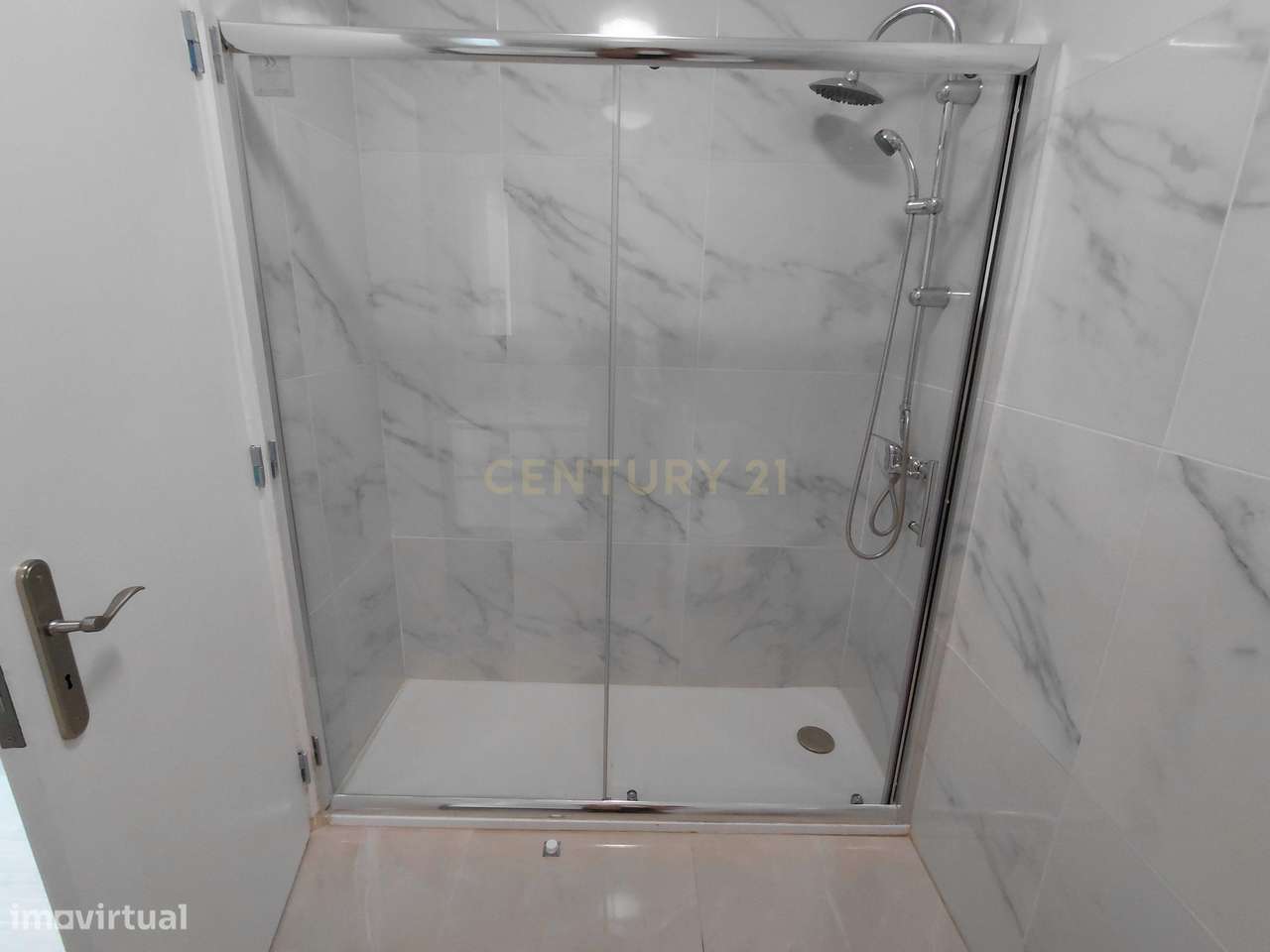 Apartamento T2 Renovado em Carnaxide c/ garagem - Grande imagem: 3/30