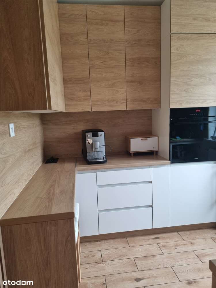 Trzy pokoje i kuchnia ogrodzony blok cegła parking-6