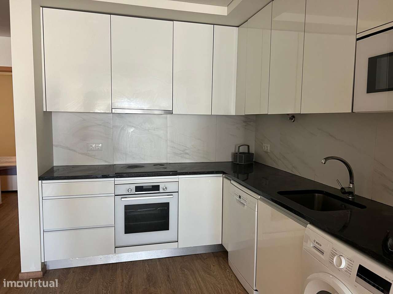 T2 + 1 Avenida dos Banhos vista mar-7