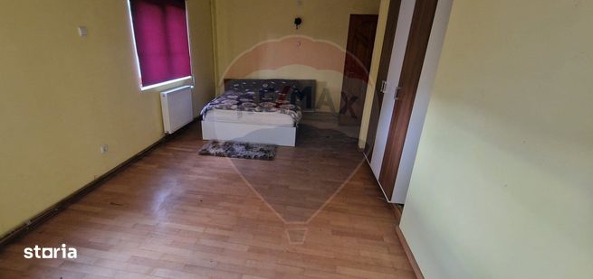 Vilă S+P+1E+M cu 7 camere de vânzare în TG. OCNA-14