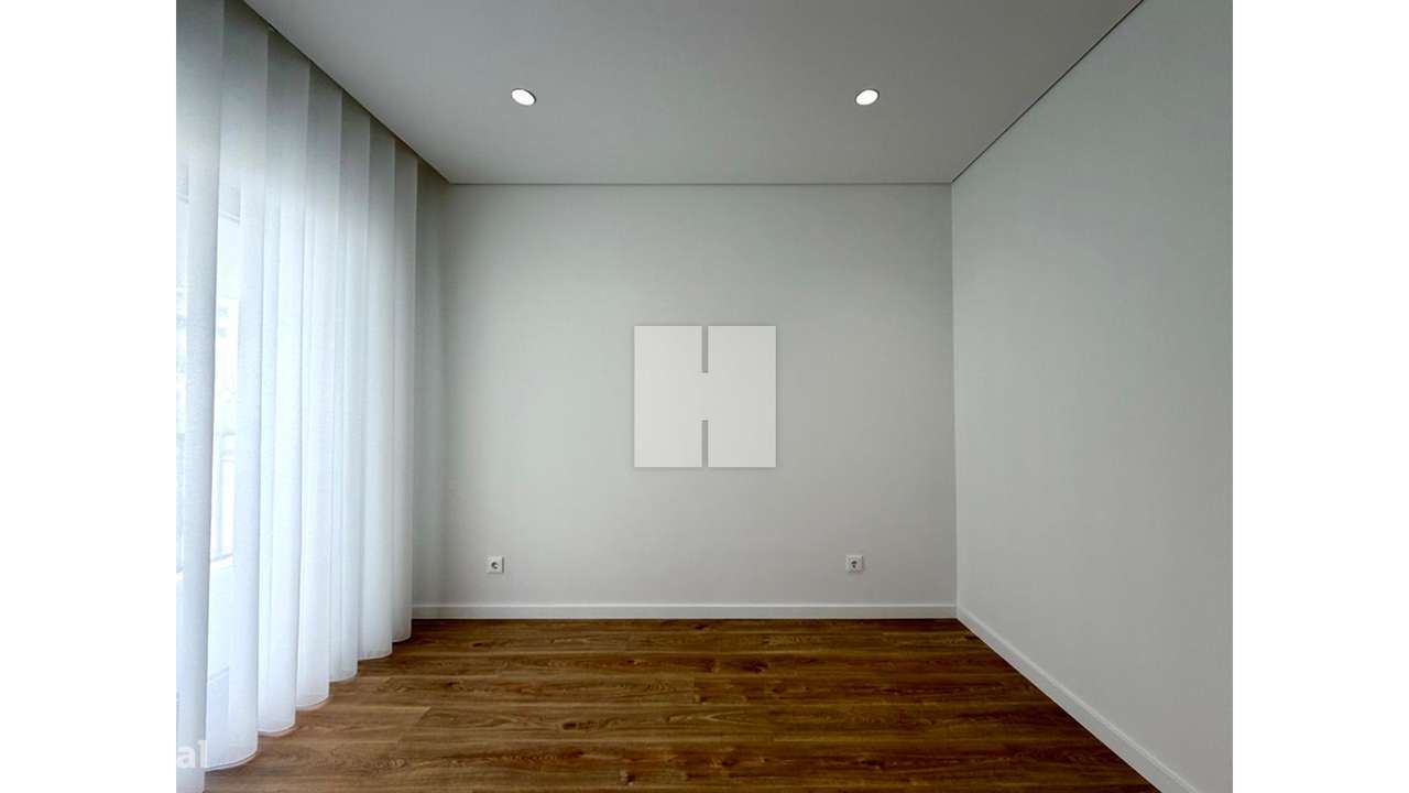 Moradia T4 Nova e Completa-39