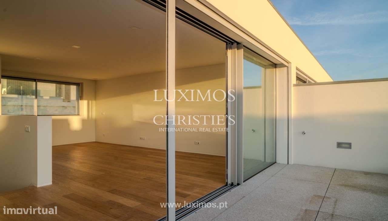 Moradia V4 nova com varanda e terraço à venda em Aldoar - Grande imagem: 5/22