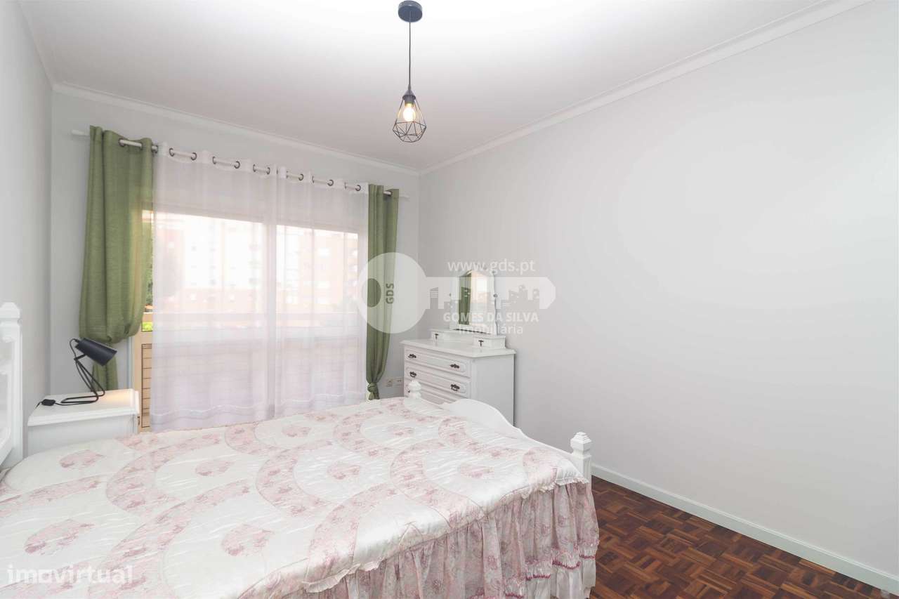 Apartamento T3 c/ lugar de garagem - Edifício do Galo-17