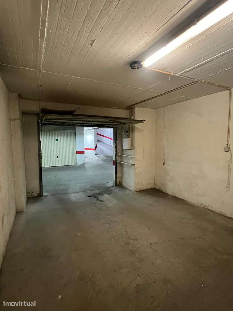 Vende-se Garagem S. Marcos Piso Térreo - Grande imagem: 4/11