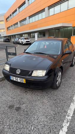 VW Bora 1.9 TDi Confortline - 1