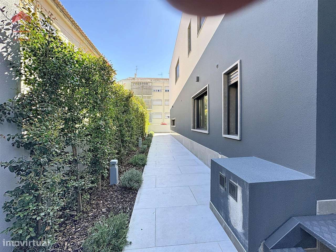 Nova Moradia em Almada , 5 suites, garagem e jardim-41