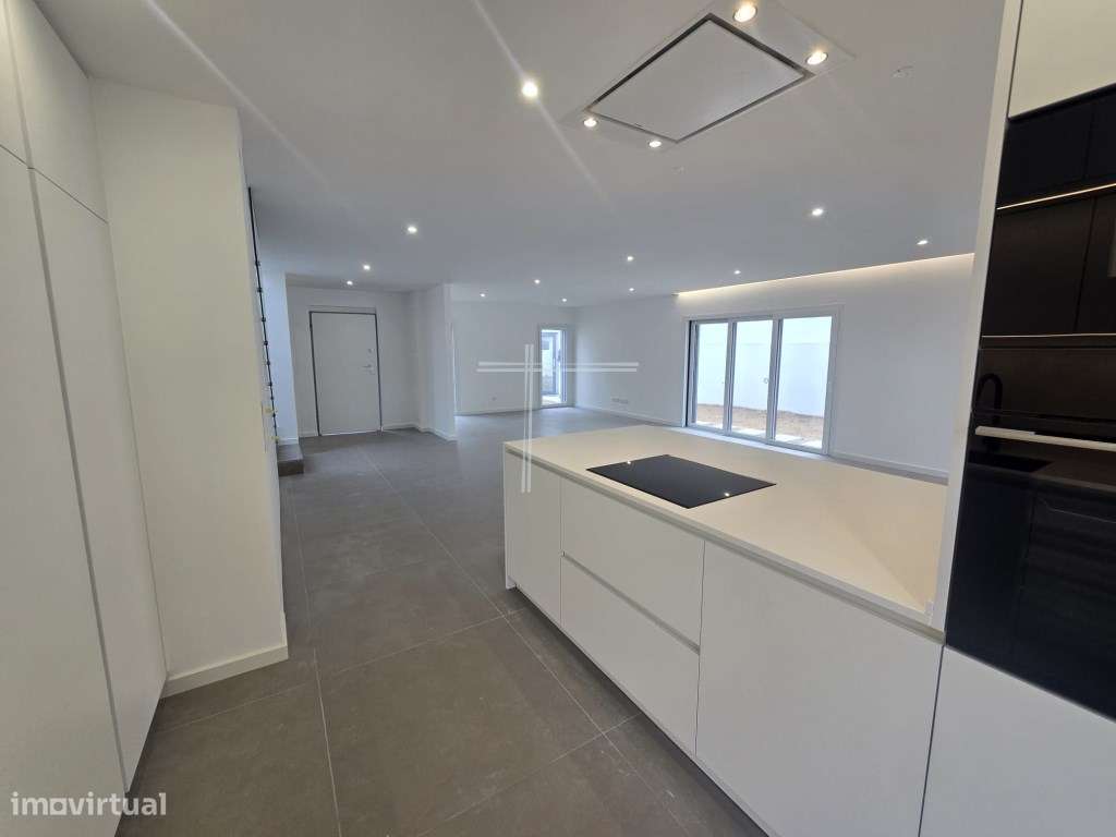 Moradia Isolada com piscina e garagem - Aroeira - Grande imagem: 4/32