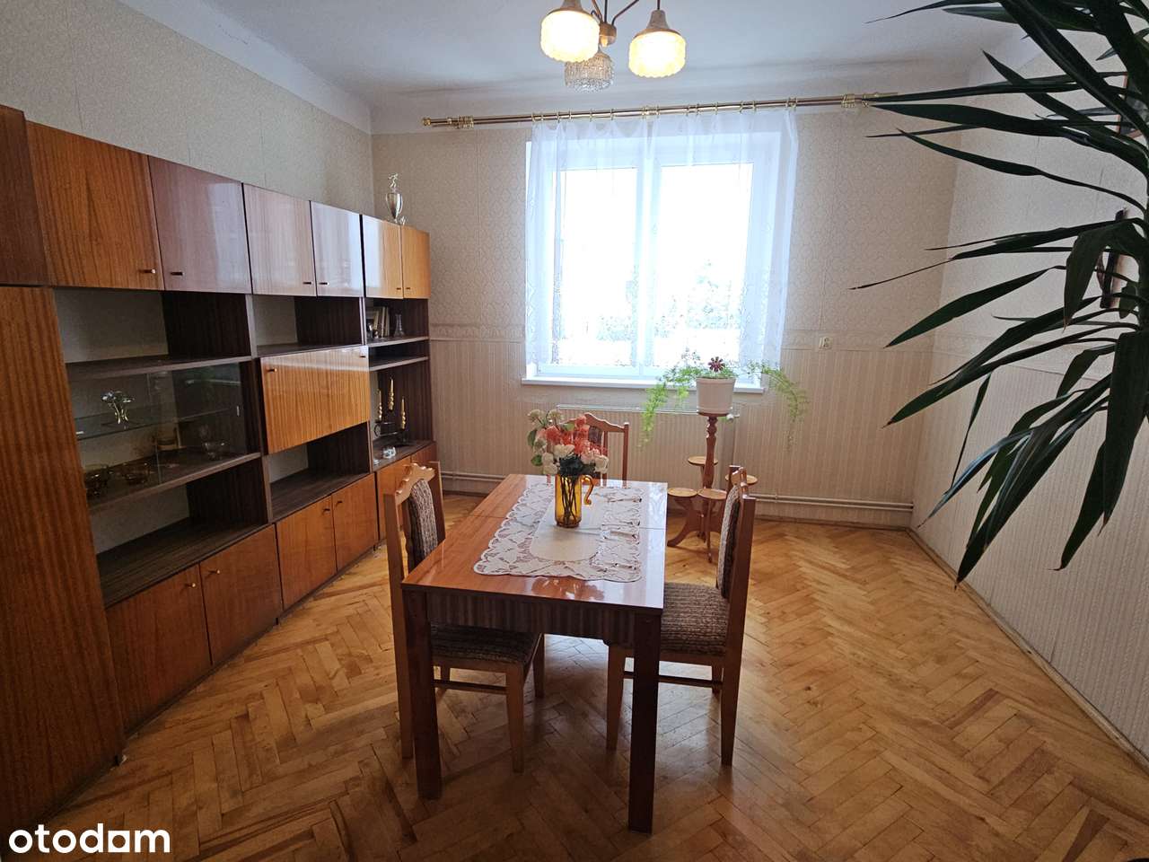 Budynek mieszkalny wraz zabudowaniami gospodarczymi-5