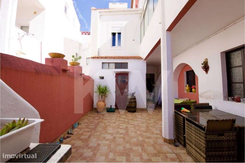 Moradia no centro de Estremoz com terraço e logradouro. Excelente opor - Grande imagem: 4/50