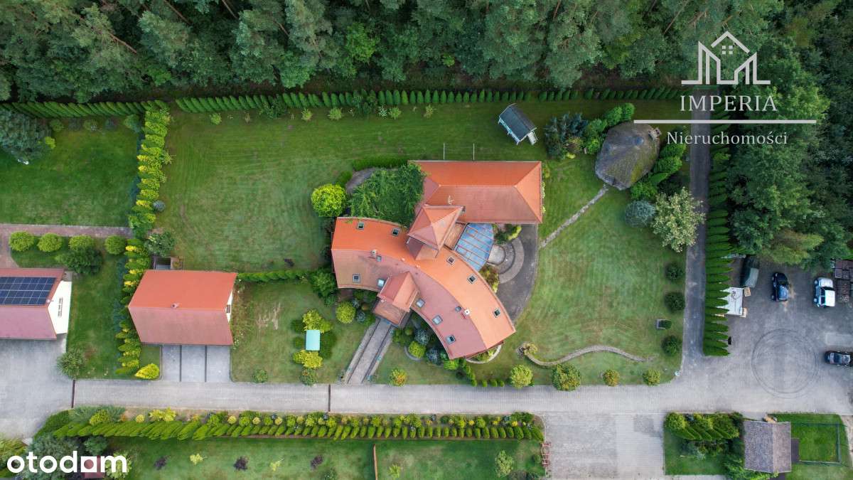 Rezydencja z prywatnym basenem i ogrodem | Koźmin-1