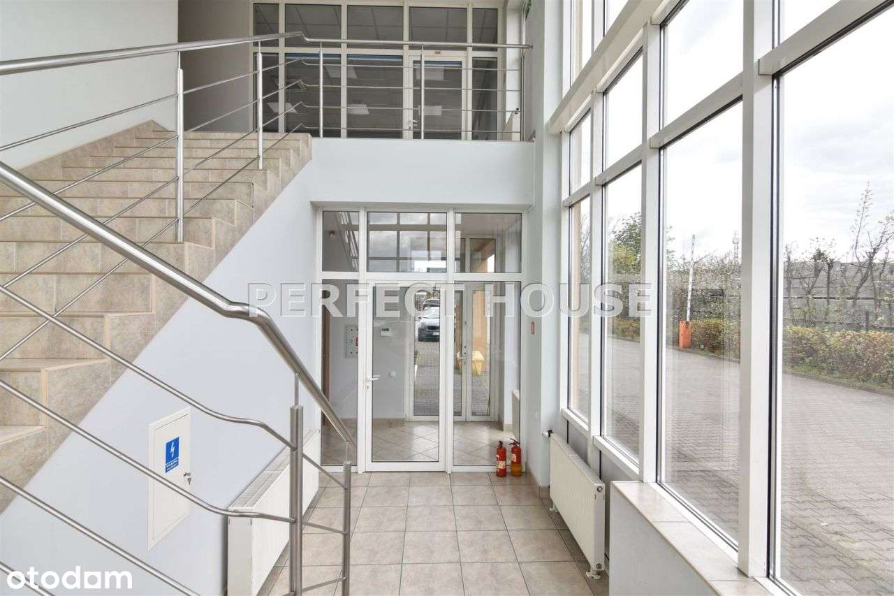 Dobrze Skomunikowany Obiekt Biurowo Magazynowy-19