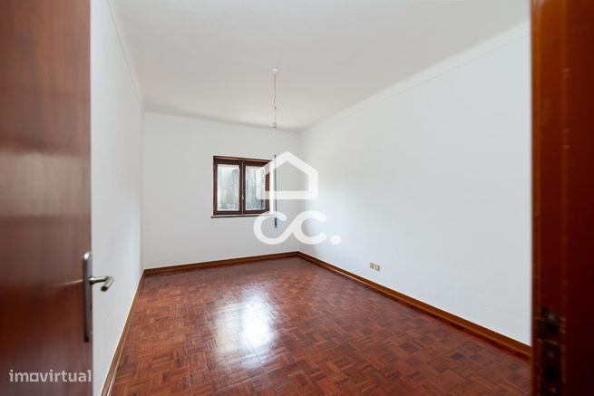 Apartamento T3 com sótão e cozinha equipada no centro do Avelar.-9