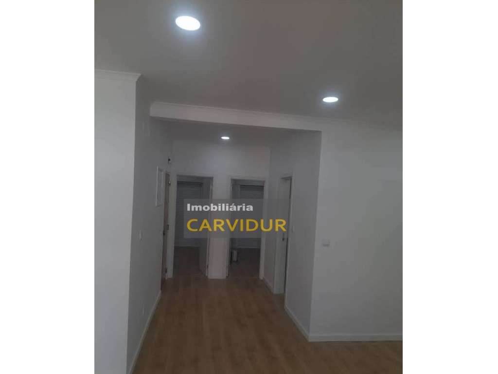 Baixa da Banheira T2 totalmente remodelado-2