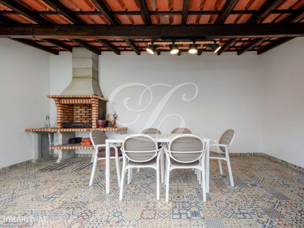 Moradia T4+1 com piscina, jardim relvado e área de barbecue | Cascais-25