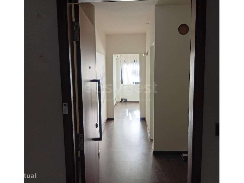 Escritório no10º andar do C. C. Dom Dinis em Leiria - Grande imagem: 2/14