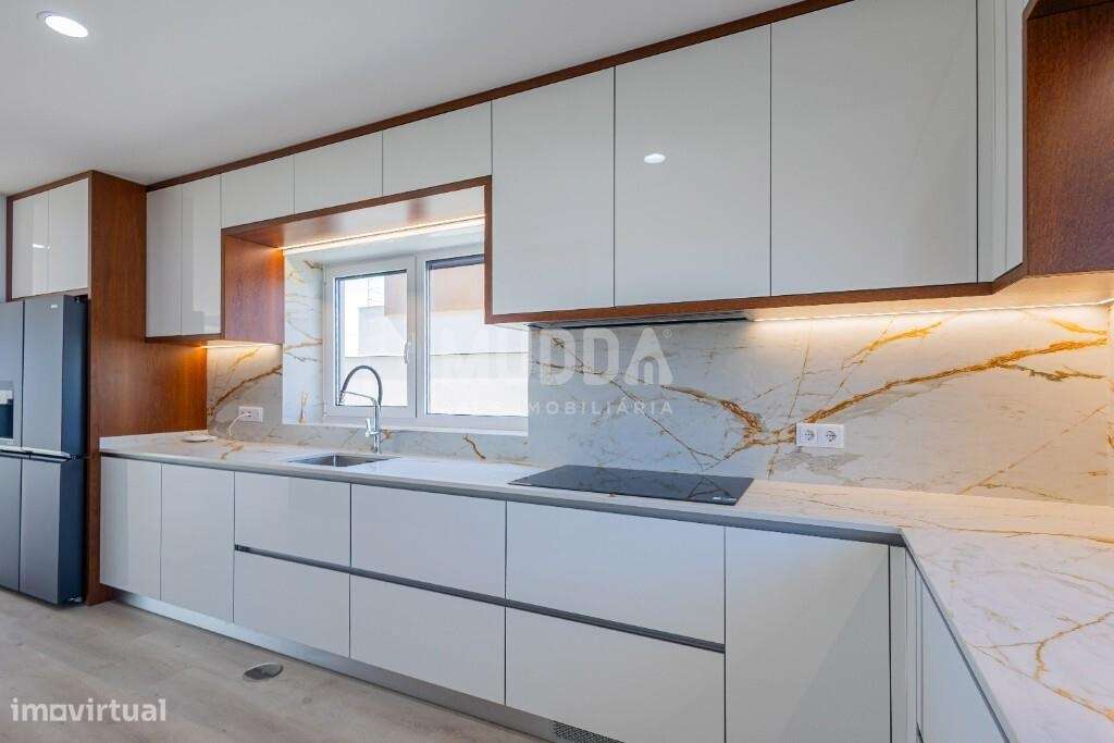 Moradia T4 com Design Contemporâneo e Acabamentos Premium-9