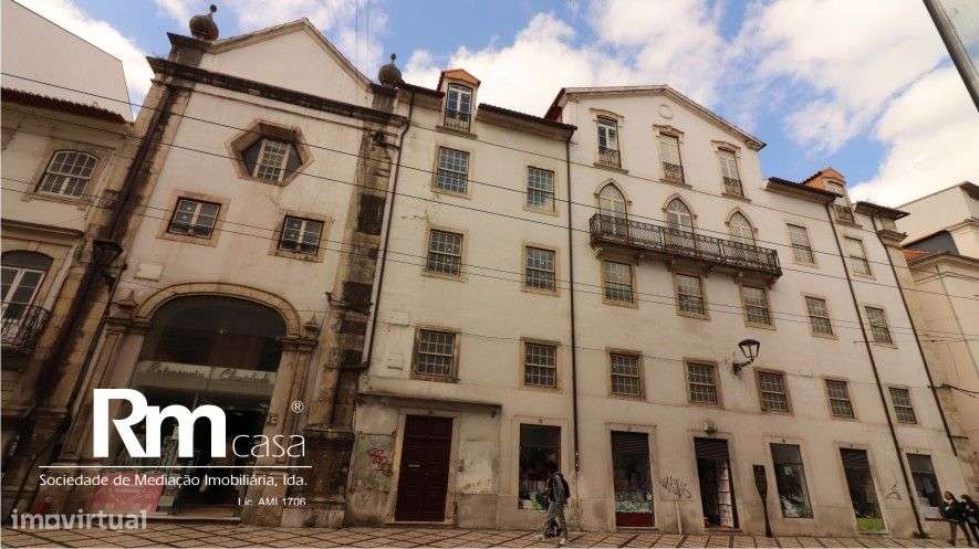 Magnifico prédio devoluto na Rua da Sofia, Largo do Terreiro da Erva-3