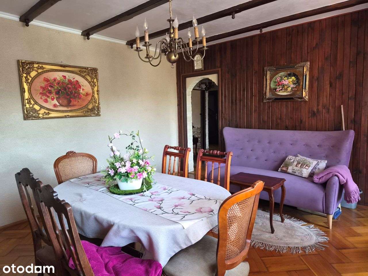 Klasyczna elegancja, dużo przestrzeni i gotowe do zamieszkania!-14
