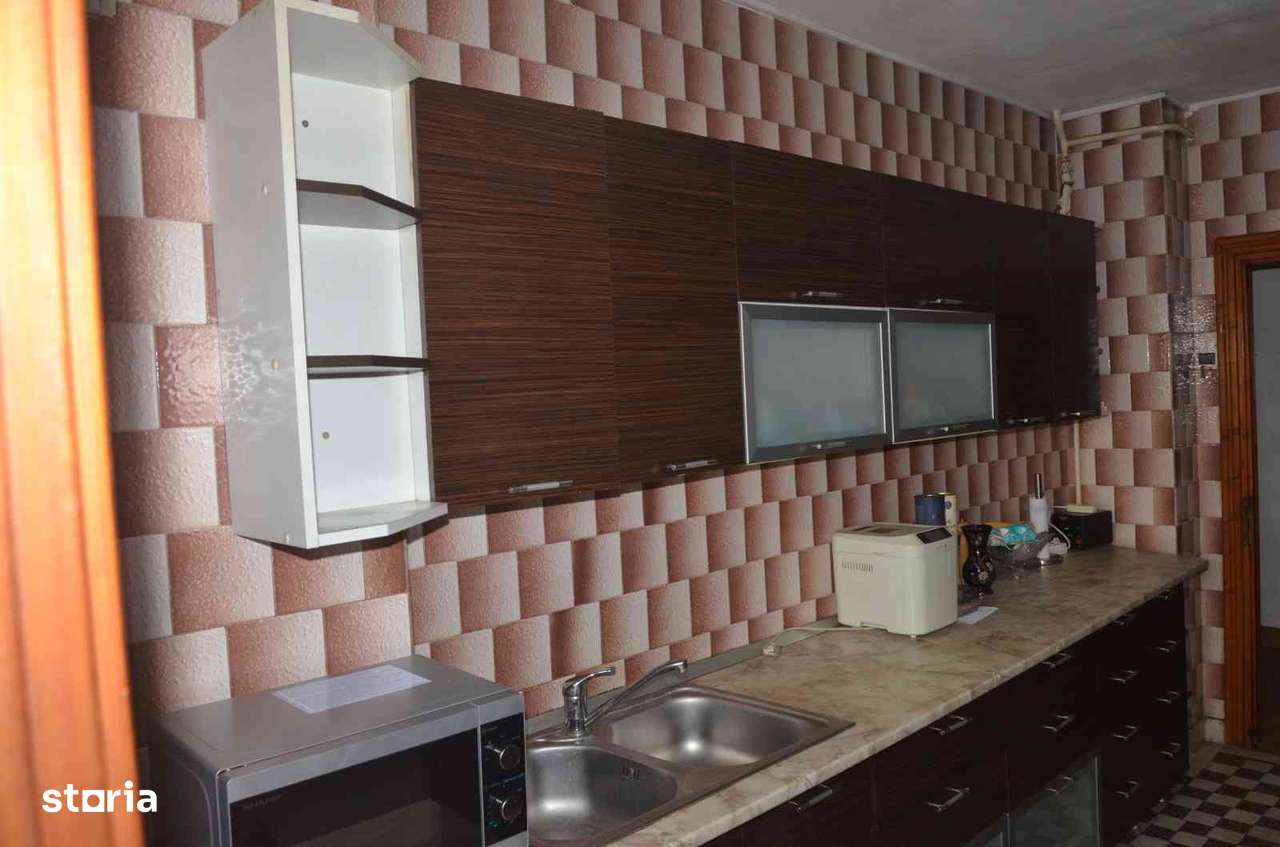 4 Camere Calea București, Piata Centrala din Craiova.-1