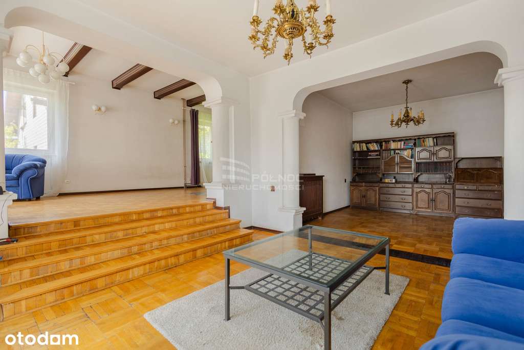 Unikalny, Duży Dom w Bliskiej Odległości od PKP-9